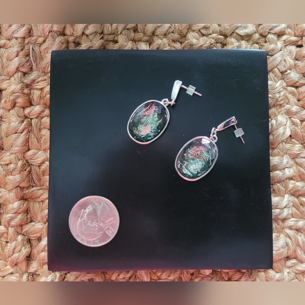 Silver toned green crinkle earrings
